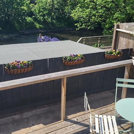 Ty Taf 2 Bed Cottage With Deck & Easy Transport Links Cardiff Kültér fotó